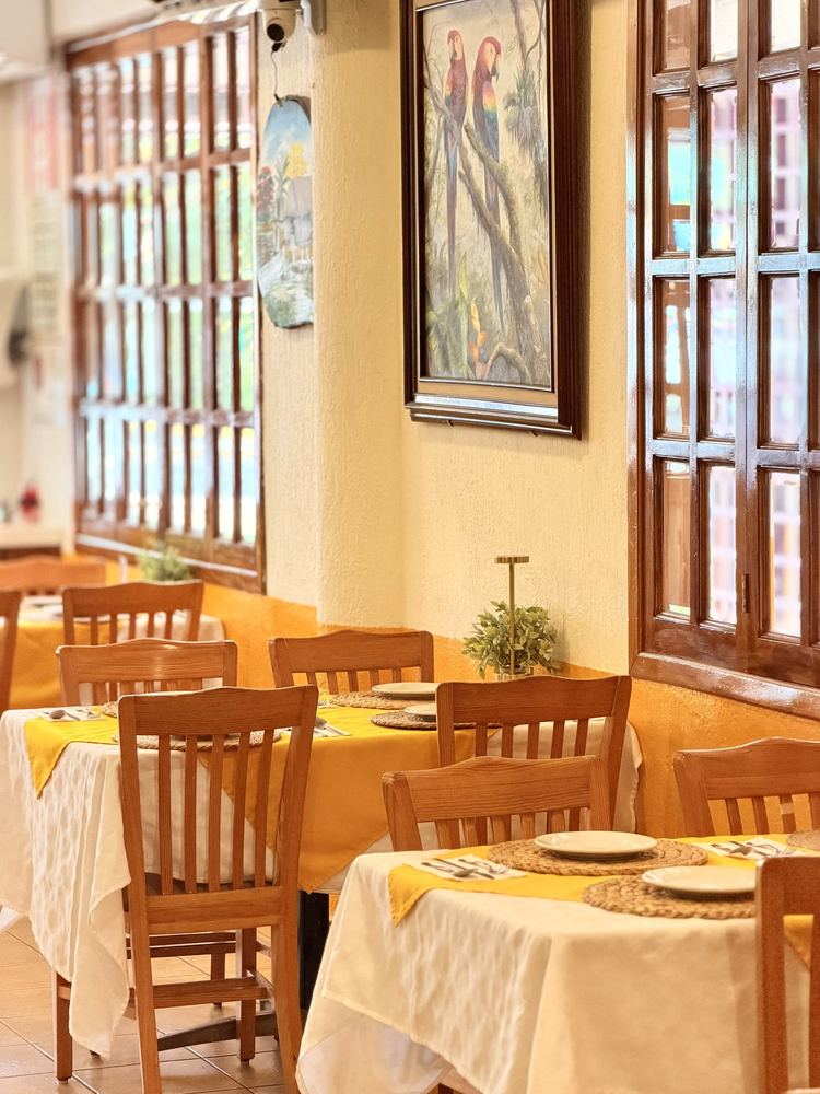 Mesas del comedor para la comida en familia